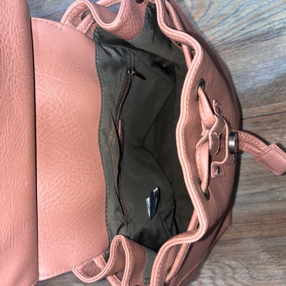 Matt and nat purse backpack - Picture 5 of 7